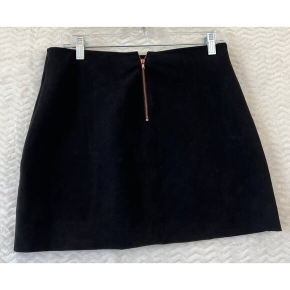 Kendall & Kylie Faux Suede Black Exposed Bronze Zipper Mini Skirt Size Medium - Picture 2 of 9